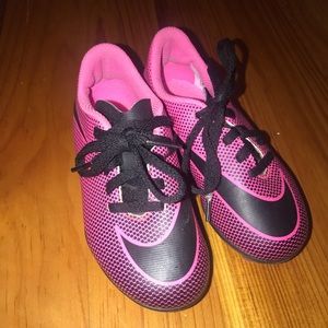 Nike girls soccer shoes